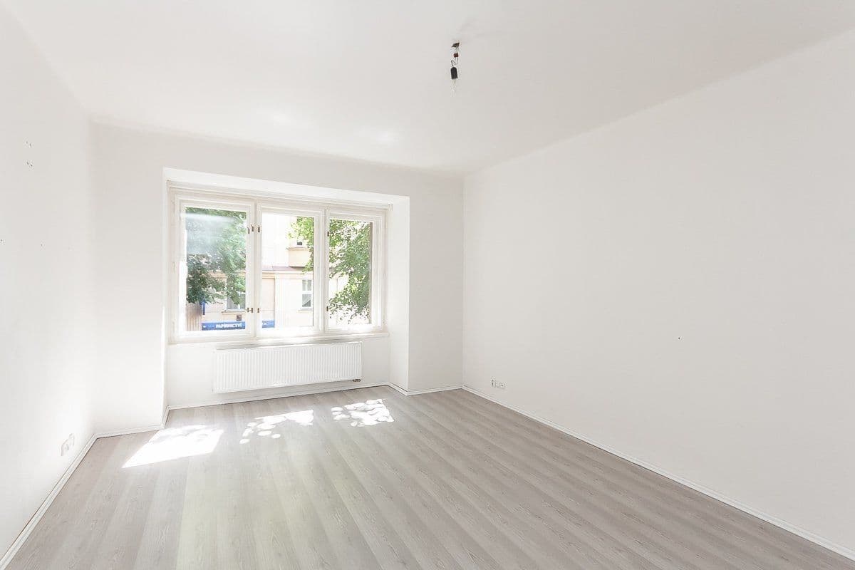 Pronájem bytu 2+1 80 m², V. P. Čkalova, Praha, Praha Pronájem bytu 2+1 80 m², V. P. Čkalova, Praha, Praha