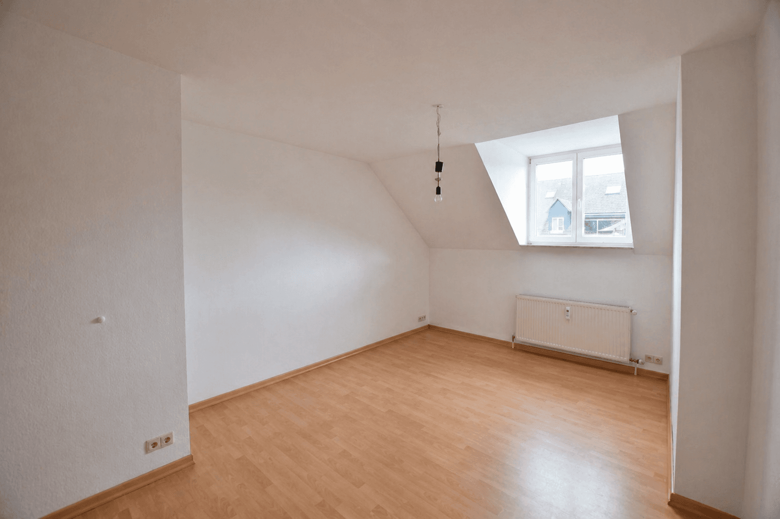 Pronájem bytu 6+1 147 m², Franz-Mehring-Str. 9, Chemnitz, Sasko Pronájem bytu 6+1 147 m², Franz-Mehring-Str. 9, Chemnitz, Sasko