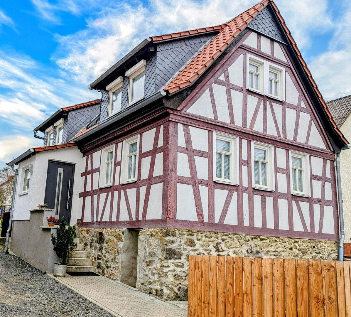 Prodej domu 117 m², pozemek 300 m², Bruchköbel, Hessen Prodej domu 117 m², pozemek 300 m², Bruchköbel, Hessen