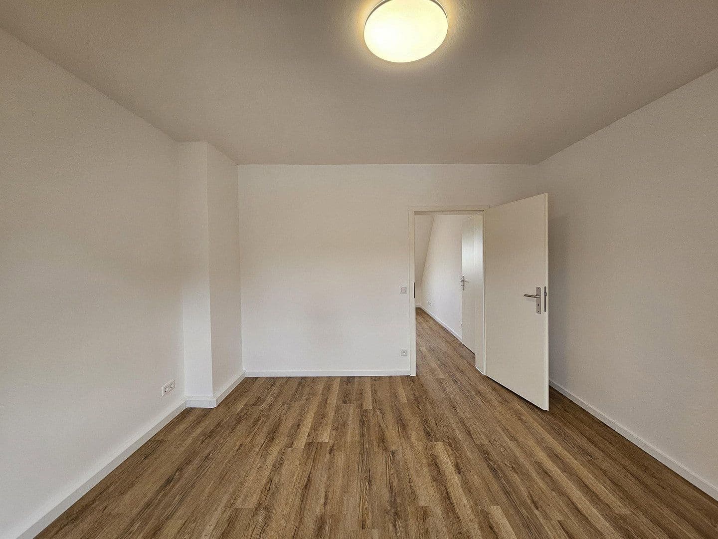 Pronájem bytu 4+1 75 m², Ernestinenstr. 17, Essen, Severní Porýní-Vestfálsko Pronájem bytu 4+1 75 m², Ernestinenstr. 17, Essen, Severní Porýní-Vestfálsko