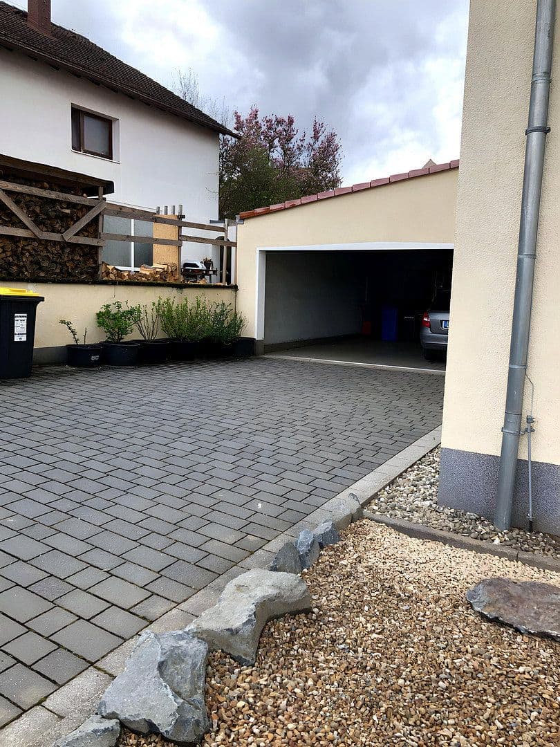Pronájem bytu 5+1 135 m², Schulstraße 30, Pohlheim, Hessen Pronájem bytu 5+1 135 m², Schulstraße 30, Pohlheim, Hessen