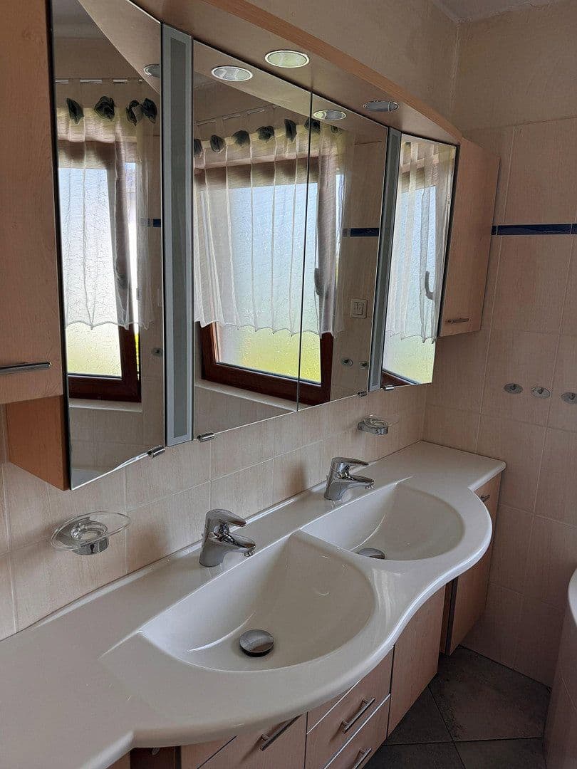 Prodej domu 140 m², pozemek 700 m², Hüttenberg, Hessen Prodej domu 140 m², pozemek 700 m², Hüttenberg, Hessen
