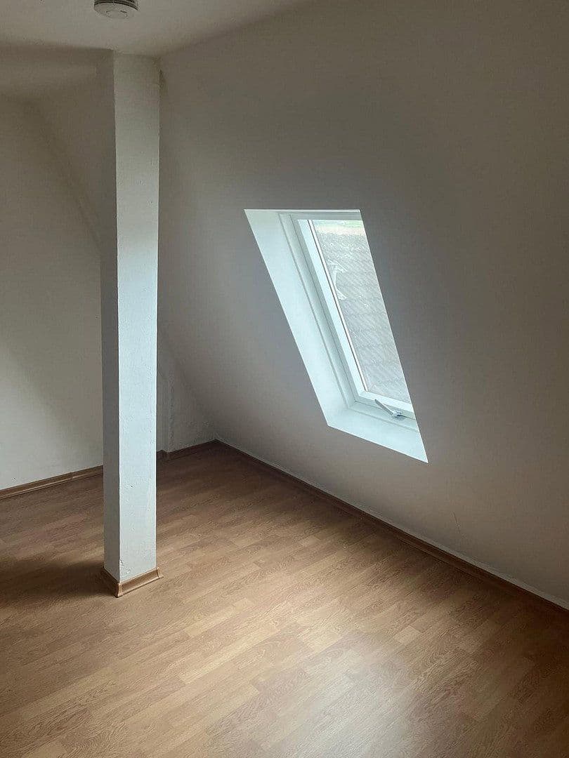 Pronájem bytu 3+1 83 m², Schillerstr 24, Bad Pyrmont, Dolní Sasko Pronájem bytu 3+1 83 m², Schillerstr 24, Bad Pyrmont, Dolní Sasko
