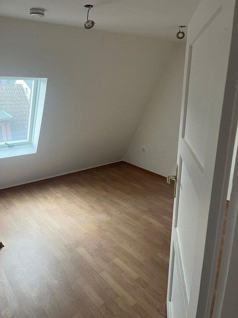 Pronájem bytu 3+1 83 m², Schillerstr 24, Bad Pyrmont, Dolní Sasko Pronájem bytu 3+1 83 m², Schillerstr 24, Bad Pyrmont, Dolní Sasko