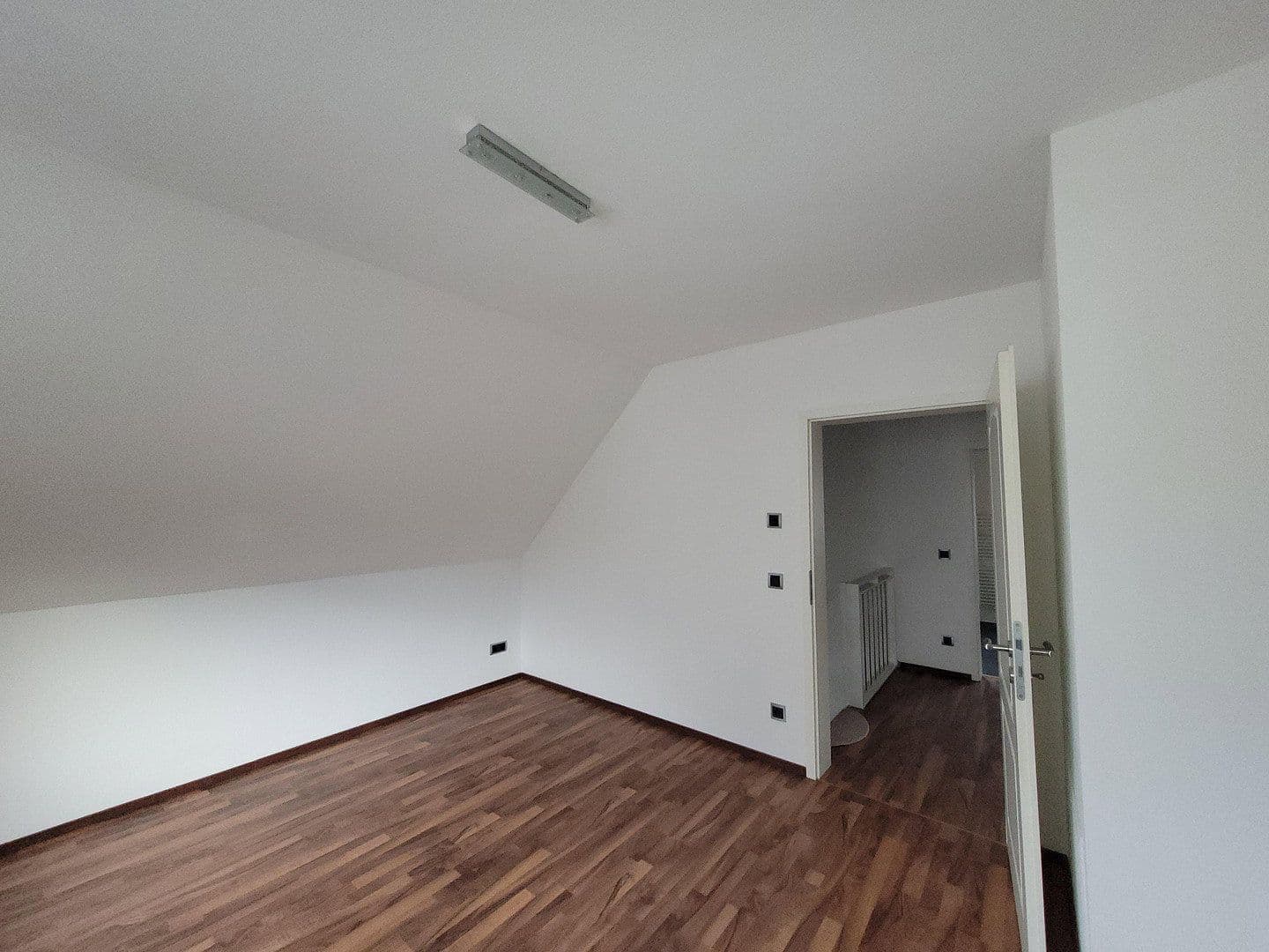 Prodej domu 291 m², pozemek 356 m², Ostfildern, Bádensko-Württembersko Prodej domu 291 m², pozemek 356 m², Ostfildern, Bádensko-Württembersko