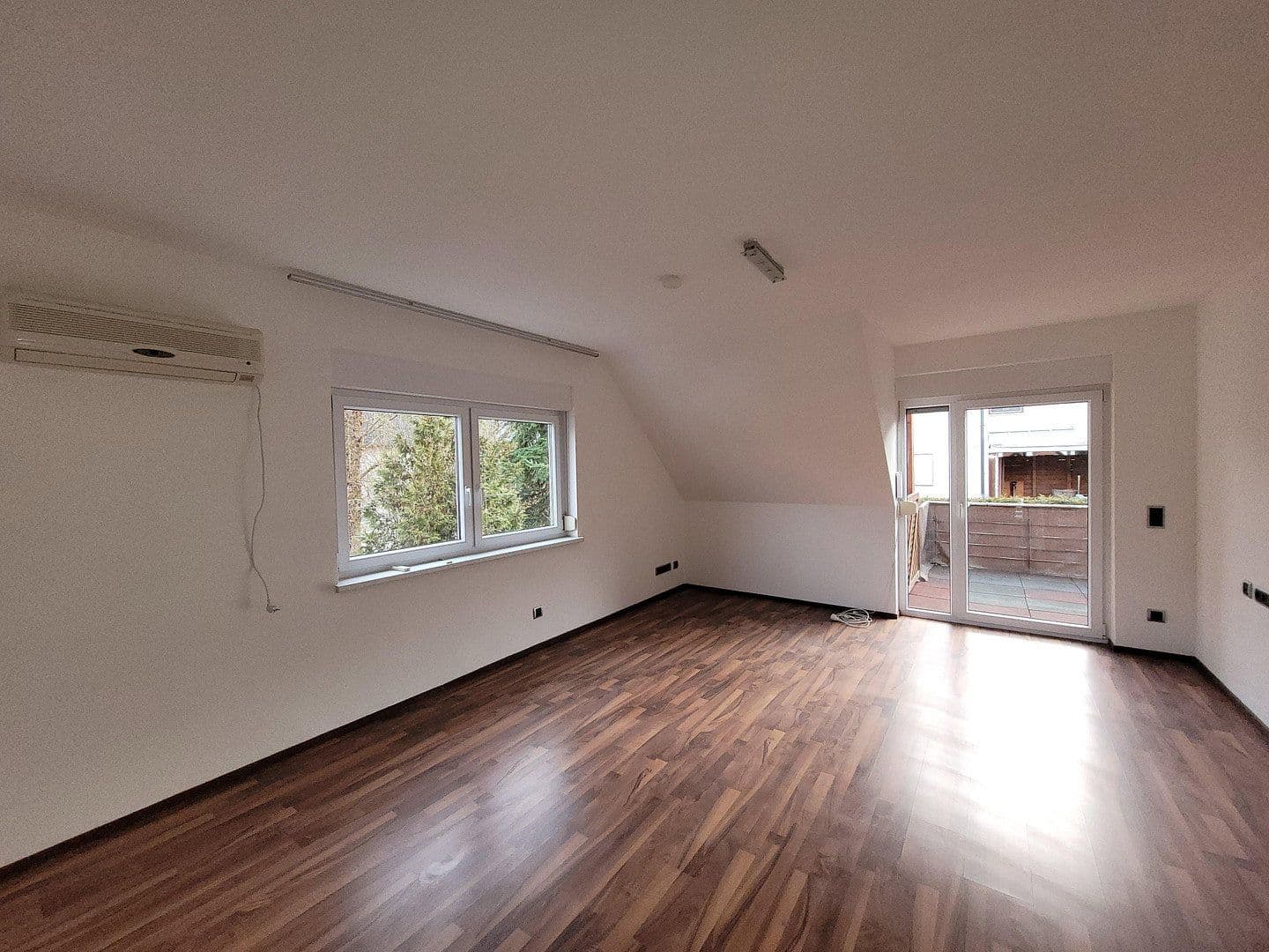 Prodej domu 291 m², pozemek 356 m², Ostfildern, Bádensko-Württembersko Prodej domu 291 m², pozemek 356 m², Ostfildern, Bádensko-Württembersko