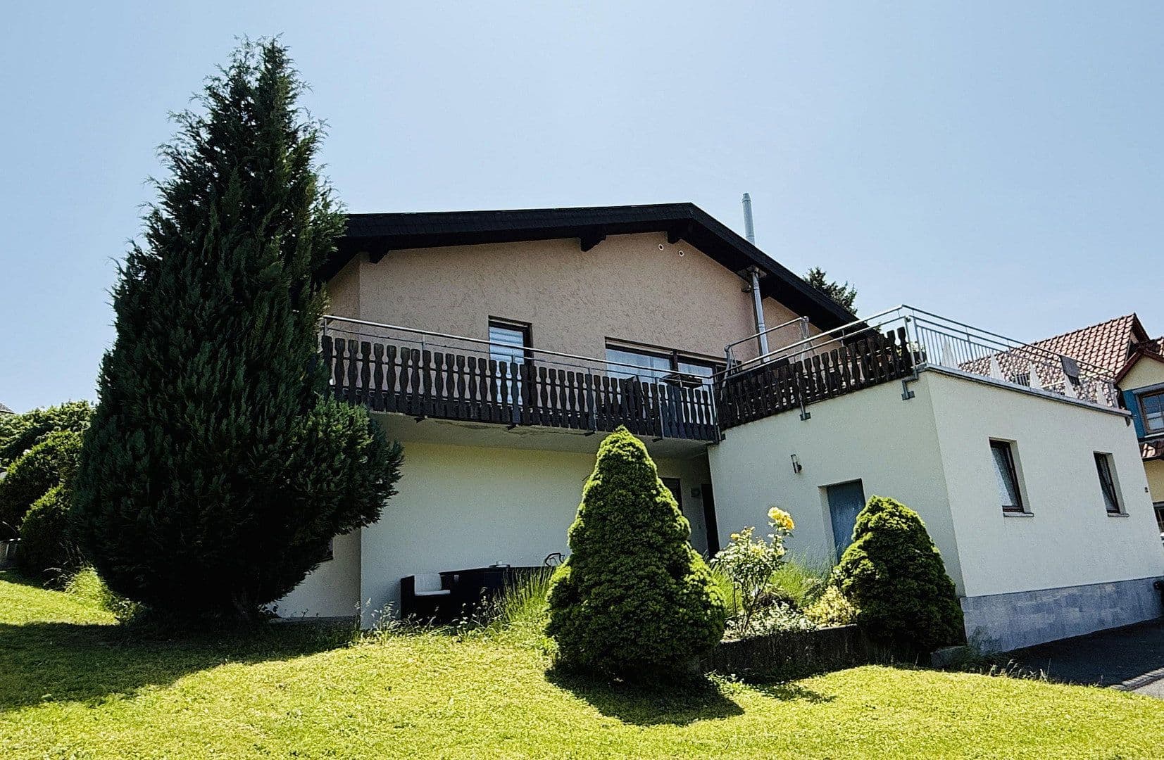 Prodej domu 250 m², pozemek 1.100 m², Lauda-Königshofen, Bádensko-Württembersko Prodej domu 250 m², pozemek 1.100 m², Lauda-Königshofen, Bádensko-Württembersko