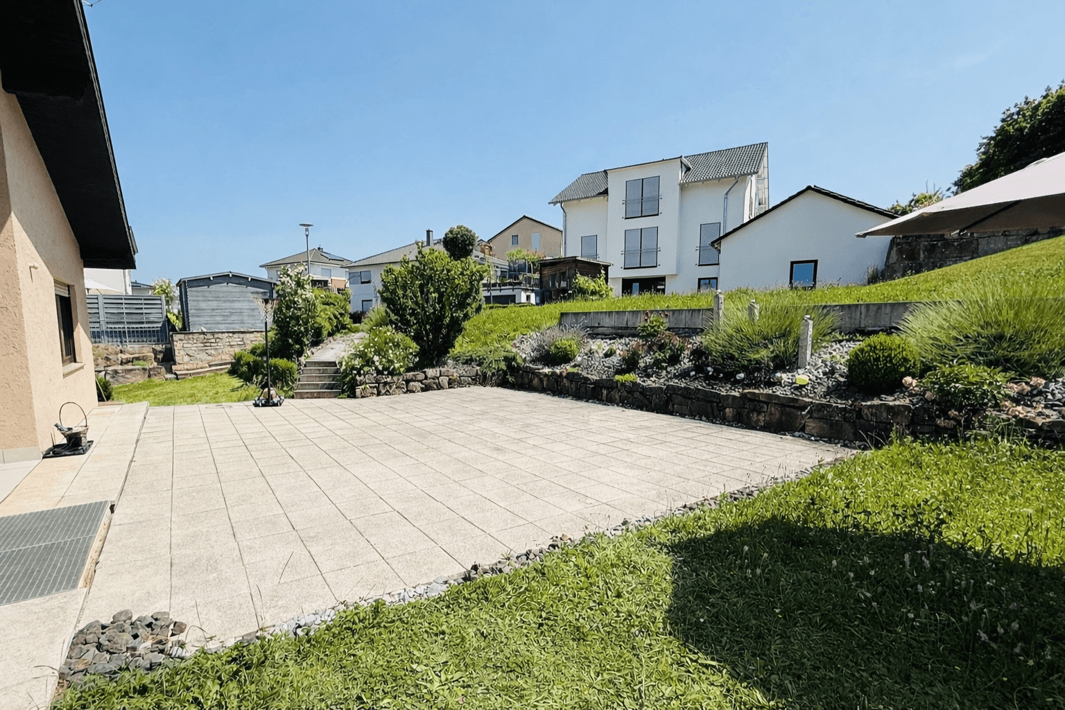 Prodej domu 250 m², pozemek 1.100 m², Lauda-Königshofen, Bádensko-Württembersko Prodej domu 250 m², pozemek 1.100 m², Lauda-Königshofen, Bádensko-Württembersko