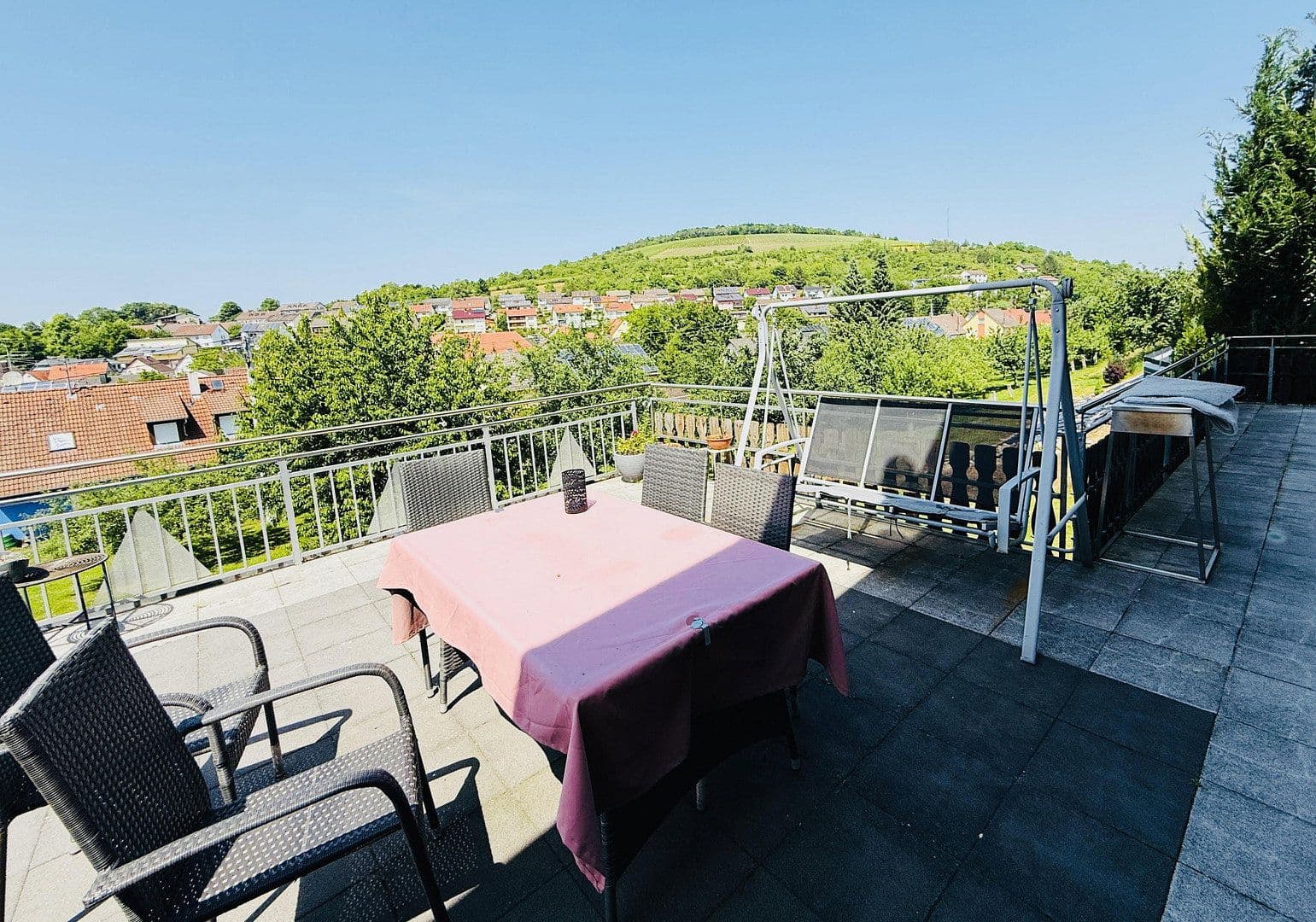 Prodej domu 250 m², pozemek 1.100 m², Lauda-Königshofen, Bádensko-Württembersko Prodej domu 250 m², pozemek 1.100 m², Lauda-Königshofen, Bádensko-Württembersko