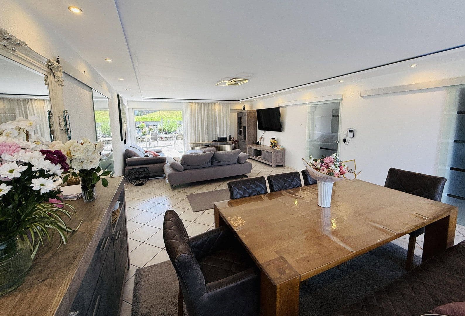 Prodej domu 250 m², pozemek 1.100 m², Lauda-Königshofen, Bádensko-Württembersko Prodej domu 250 m², pozemek 1.100 m², Lauda-Königshofen, Bádensko-Württembersko