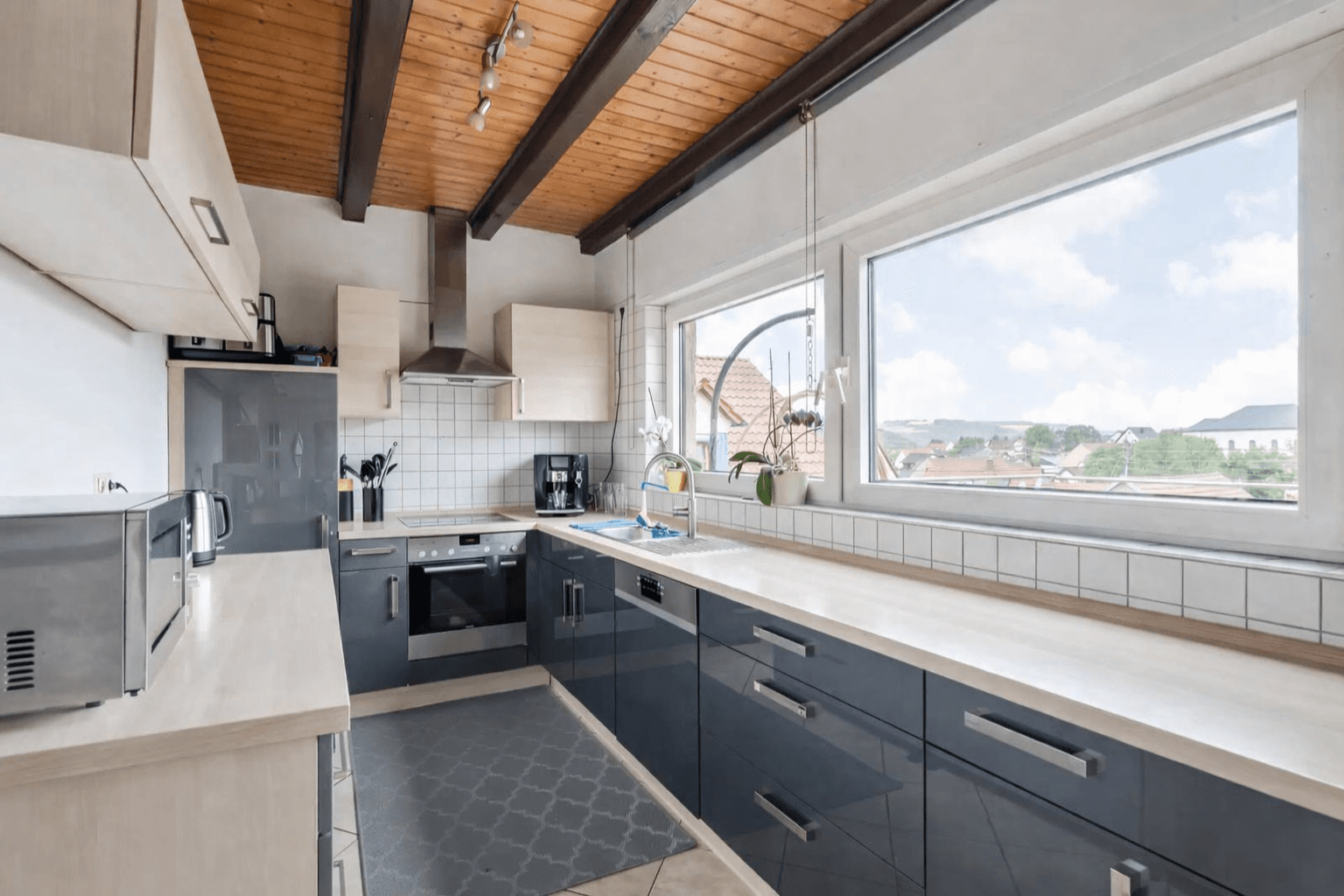 Prodej domu 250 m², pozemek 1.100 m², Lauda-Königshofen, Bádensko-Württembersko Prodej domu 250 m², pozemek 1.100 m², Lauda-Königshofen, Bádensko-Württembersko