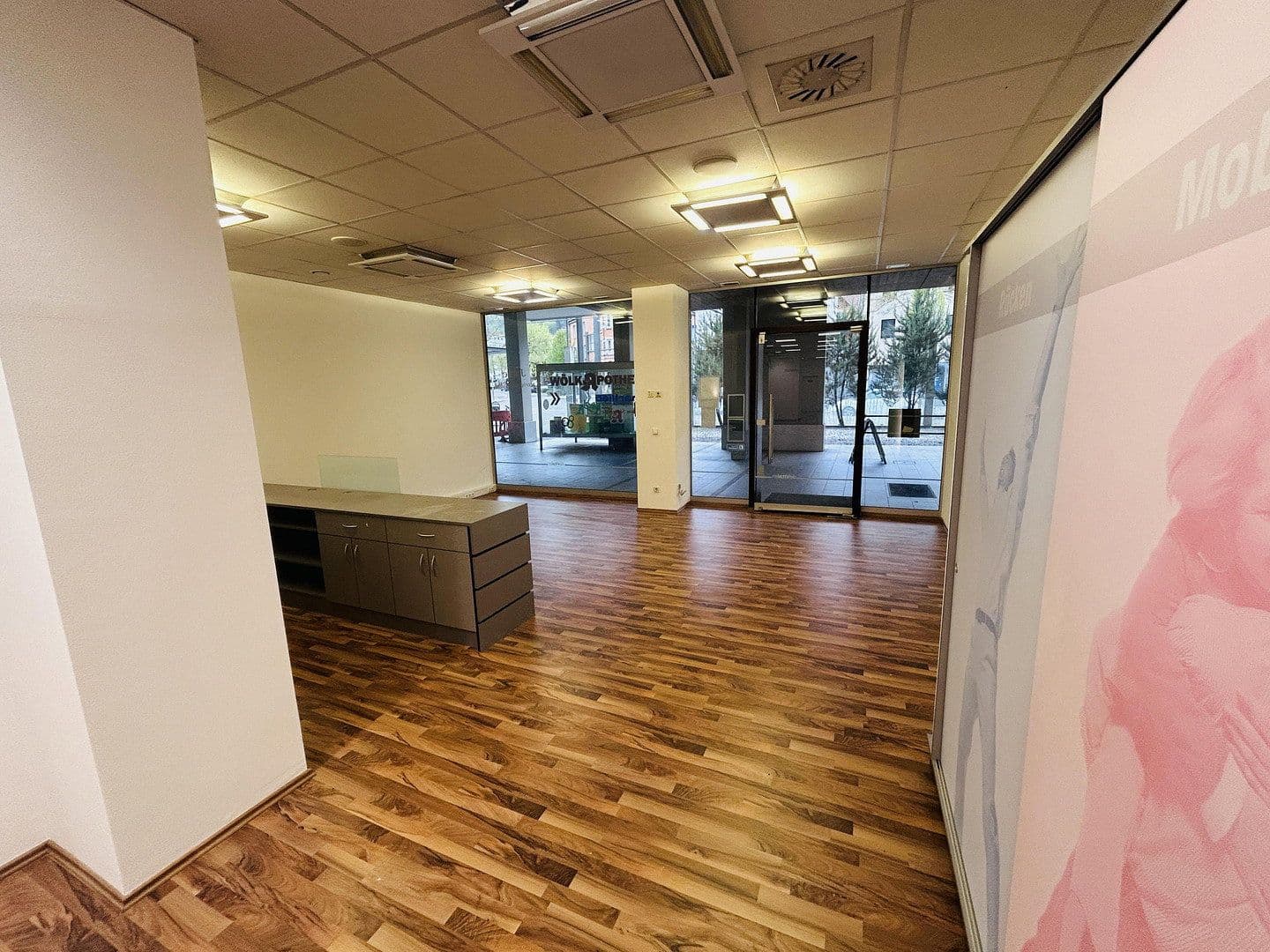 Pronájem kanceláře 360 m², Stuttgarter Straße 80, Geislingen an der Steige, Bádensko-Württembersko Pronájem kanceláře 360 m², Stuttgarter Straße 80, Geislingen an der Steige, Bádensko-Württembersko