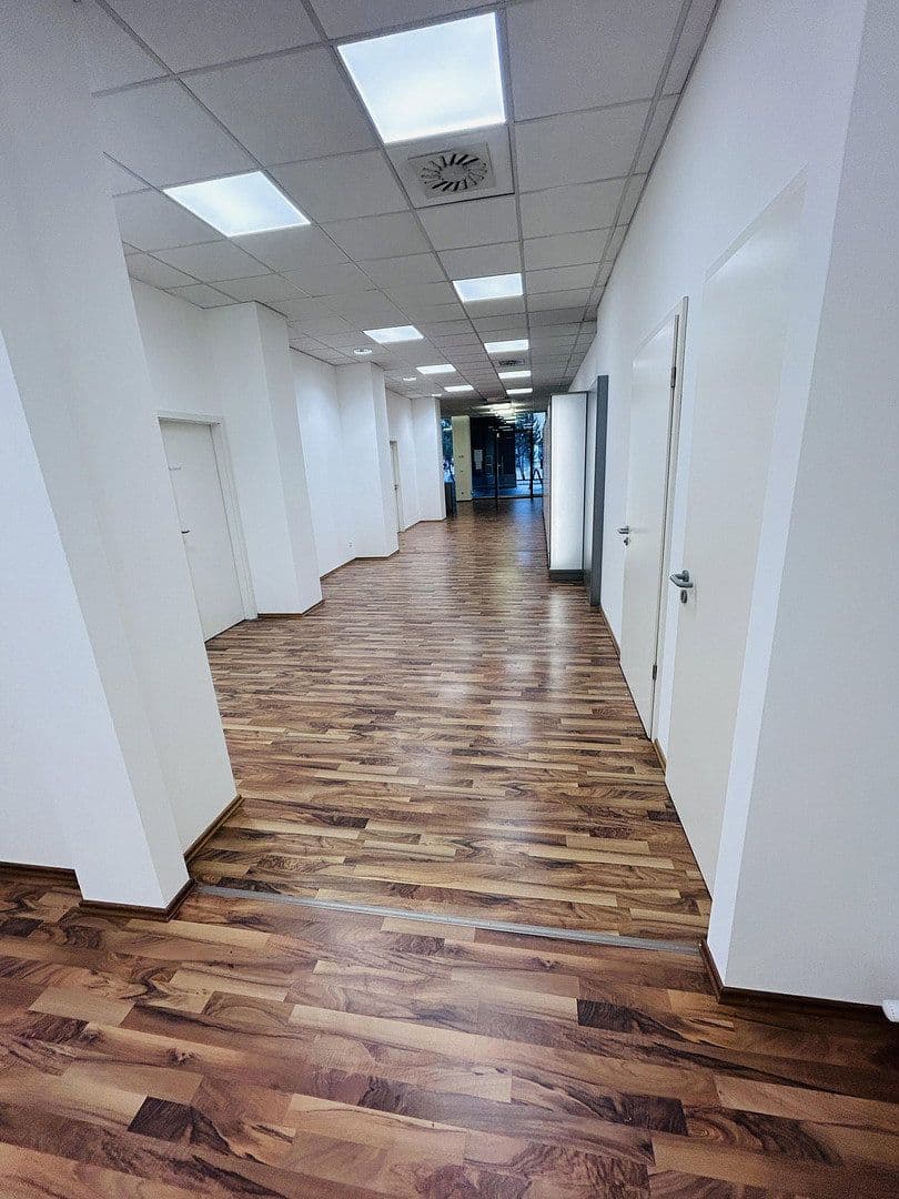 Pronájem kanceláře 360 m², Stuttgarter Straße 80, Geislingen an der Steige, Bádensko-Württembersko Pronájem kanceláře 360 m², Stuttgarter Straße 80, Geislingen an der Steige, Bádensko-Württembersko
