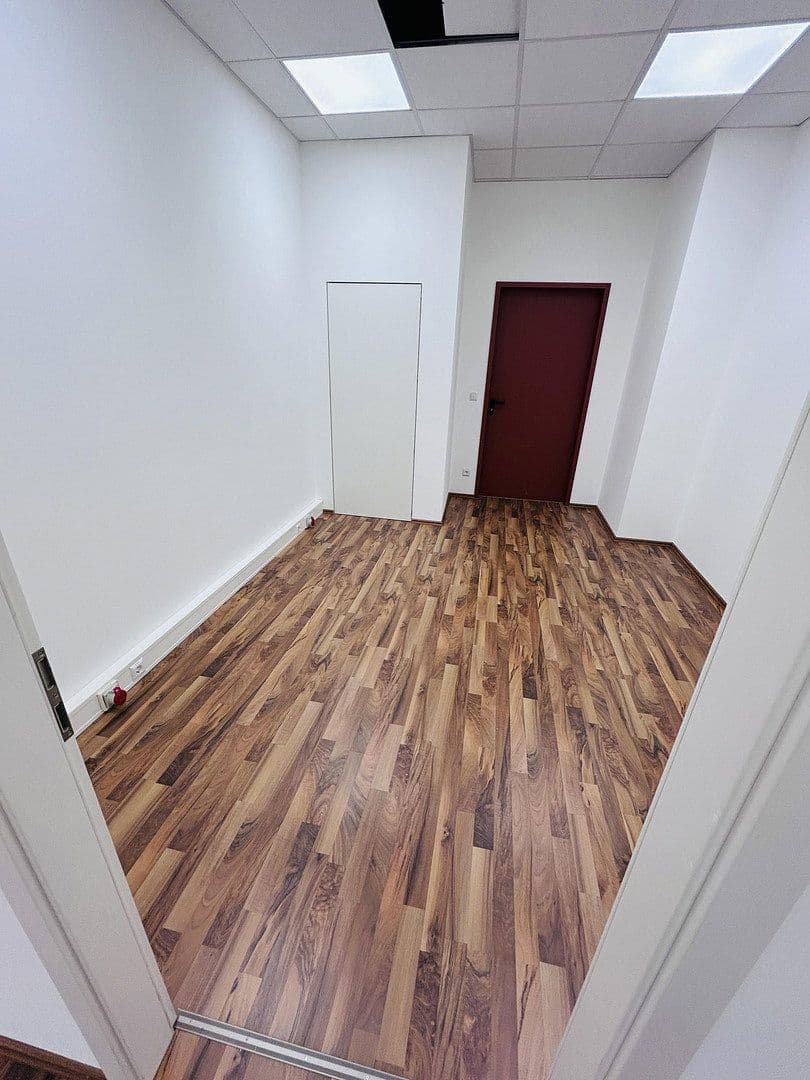 Pronájem kanceláře 360 m², Stuttgarter Straße 80, Geislingen an der Steige, Bádensko-Württembersko Pronájem kanceláře 360 m², Stuttgarter Straße 80, Geislingen an der Steige, Bádensko-Württembersko