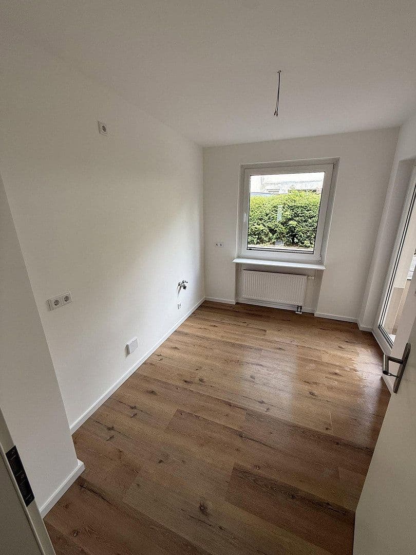 Pronájem bytu 3+1 75 m², Florastr. 7, Solingen, Severní Porýní-Vestfálsko Pronájem bytu 3+1 75 m², Florastr. 7, Solingen, Severní Porýní-Vestfálsko