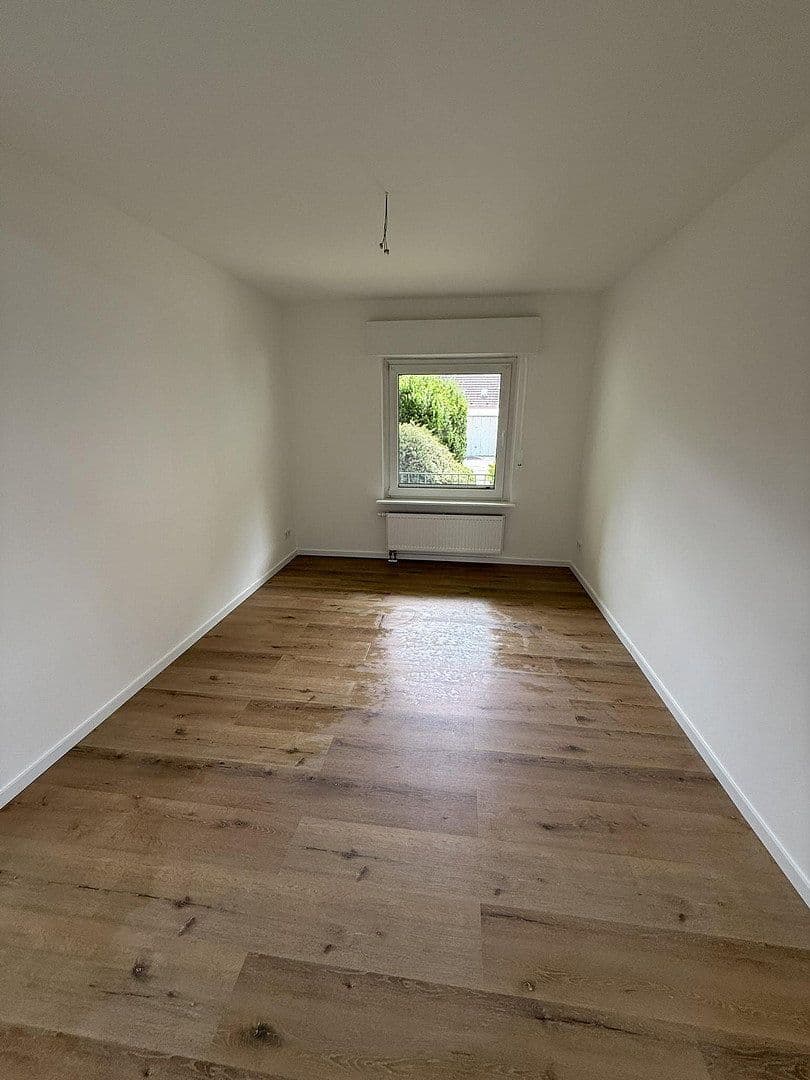 Pronájem bytu 3+1 75 m², Florastr. 7, Solingen, Severní Porýní-Vestfálsko Pronájem bytu 3+1 75 m², Florastr. 7, Solingen, Severní Porýní-Vestfálsko