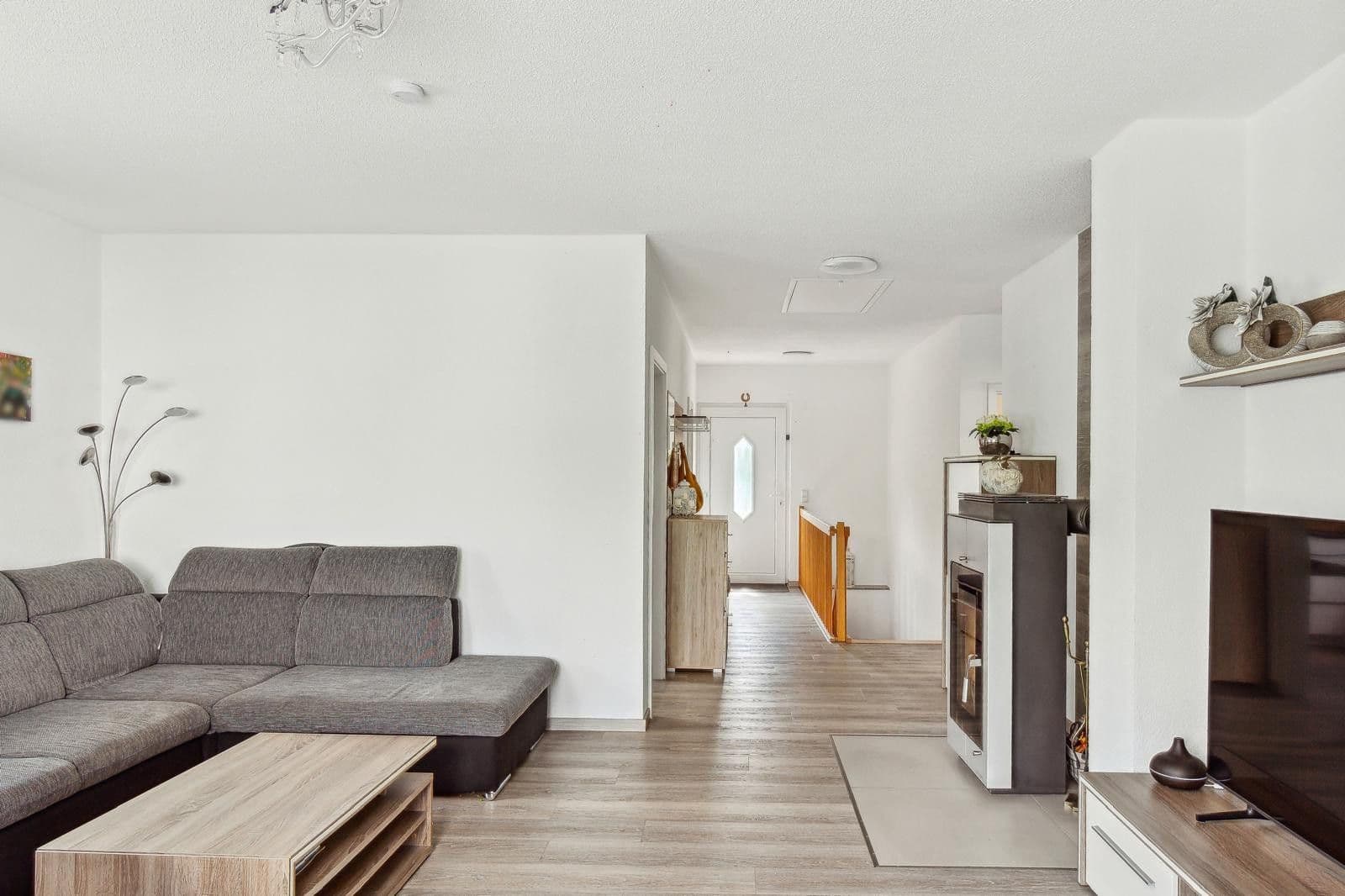 Prodej domu 160 m², pozemek 825 m², Laupheim, Bádensko-Württembersko Prodej domu 160 m², pozemek 825 m², Laupheim, Bádensko-Württembersko