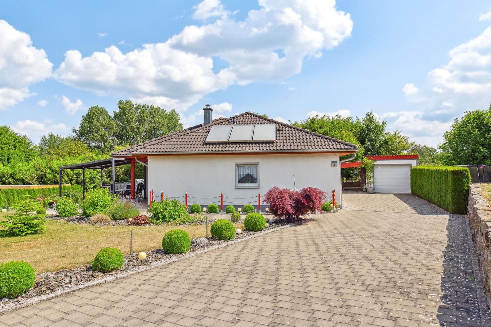 Prodej domu 160 m², pozemek 825 m², Laupheim, Bádensko-Württembersko Prodej domu 160 m², pozemek 825 m², Laupheim, Bádensko-Württembersko