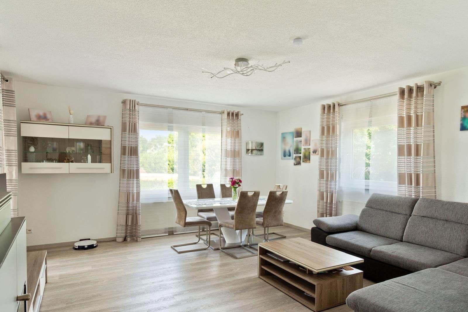 Prodej domu 160 m², pozemek 825 m², Laupheim, Bádensko-Württembersko Prodej domu 160 m², pozemek 825 m², Laupheim, Bádensko-Württembersko