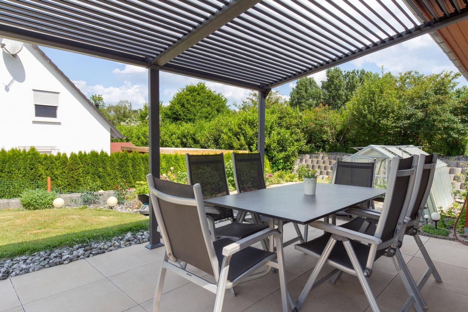 Prodej domu 160 m², pozemek 825 m², Laupheim, Bádensko-Württembersko Prodej domu 160 m², pozemek 825 m², Laupheim, Bádensko-Württembersko