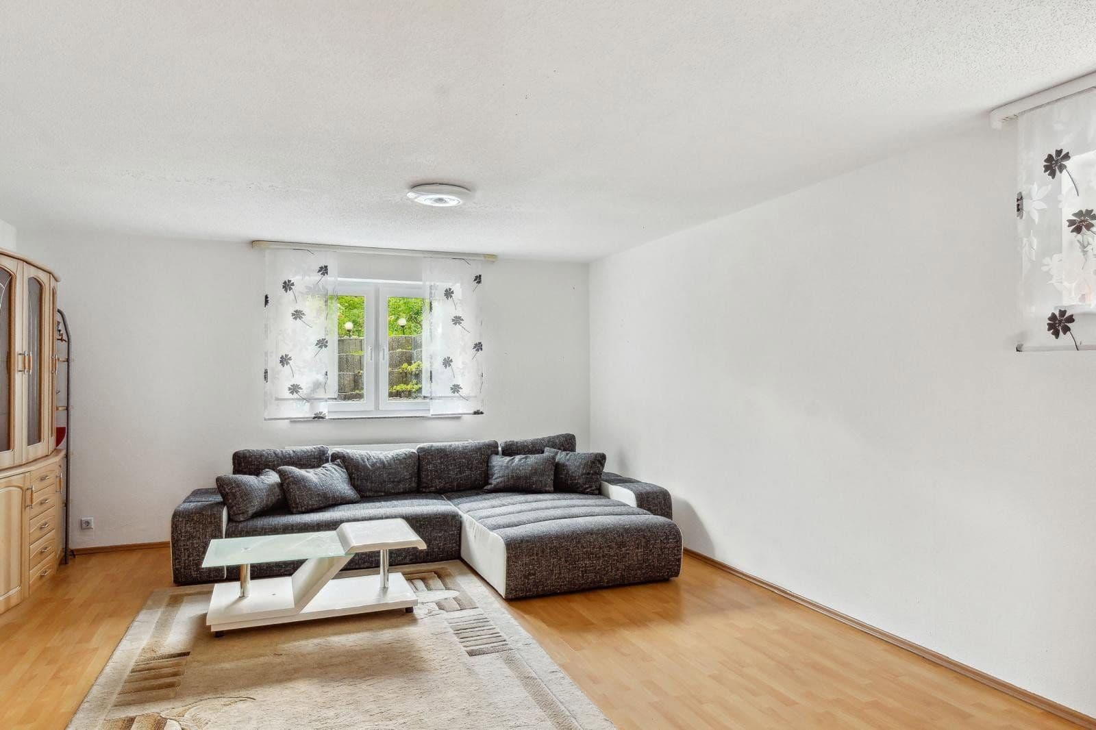 Prodej domu 160 m², pozemek 825 m², Laupheim, Bádensko-Württembersko Prodej domu 160 m², pozemek 825 m², Laupheim, Bádensko-Württembersko
