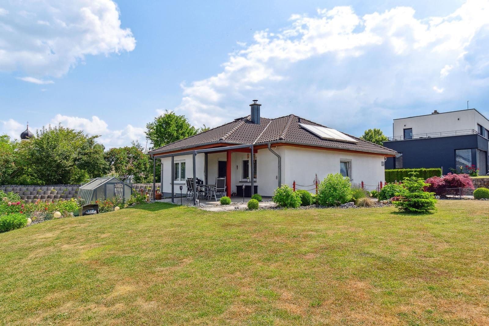 Prodej domu 160 m², pozemek 825 m², Laupheim, Bádensko-Württembersko Prodej domu 160 m², pozemek 825 m², Laupheim, Bádensko-Württembersko