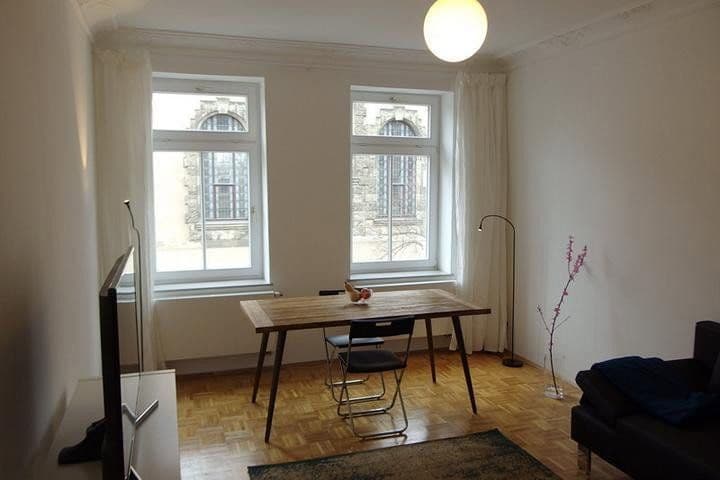 Pronájem bytu 2+1 55 m², Helmholtzstr. 21, Leipzig, Sasko Pronájem bytu 2+1 55 m², Helmholtzstr. 21, Leipzig, Sasko
