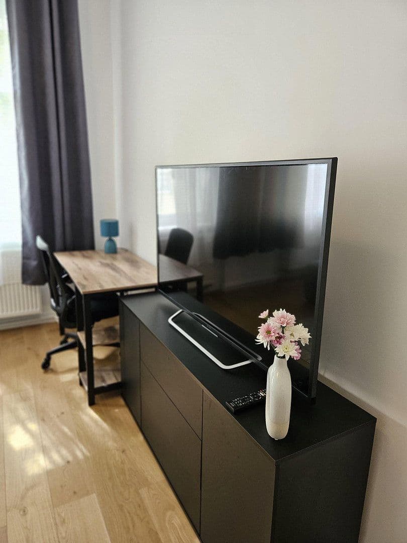 Pronájem bytu 1+1 24 m², Edisonstraße 45, Berlin, Berlín Pronájem bytu 1+1 24 m², Edisonstraße 45, Berlin, Berlín