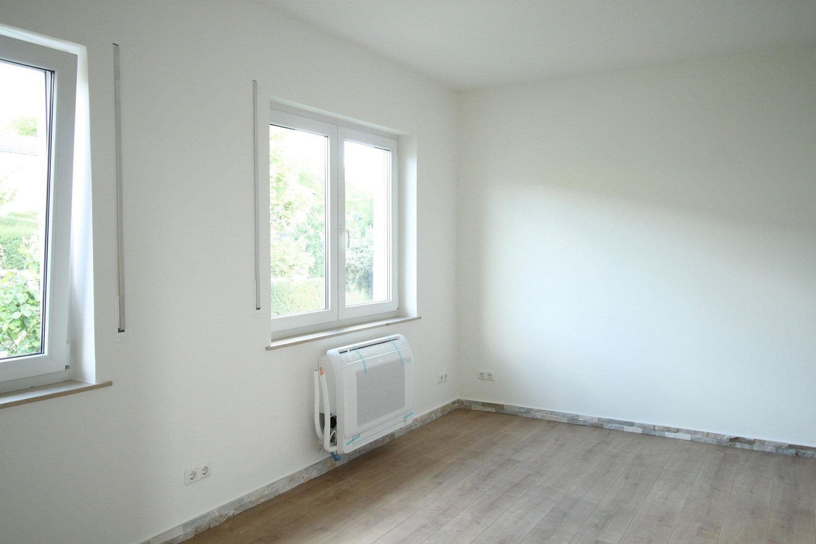 Prodej domu 204 m², pozemek 462 m², Lindenstrasse 2, Klein-Winternheim, Porýní-Falc Prodej domu 204 m², pozemek 462 m², Lindenstrasse 2, Klein-Winternheim, Porýní-Falc