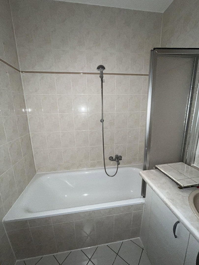 Pronájem bytu 5+1 124 m², Glösaer Straße 26, Chemnitz, Sasko Pronájem bytu 5+1 124 m², Glösaer Straße 26, Chemnitz, Sasko