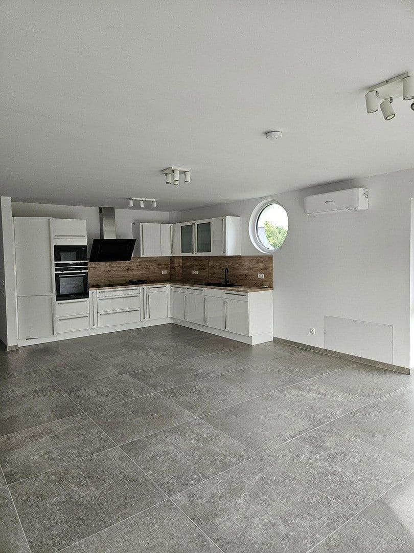 Pronájem bytu 3+1 106 m², Jann-Berghaus-Straße 16, Moormerland, Dolní Sasko Pronájem bytu 3+1 106 m², Jann-Berghaus-Straße 16, Moormerland, Dolní Sasko