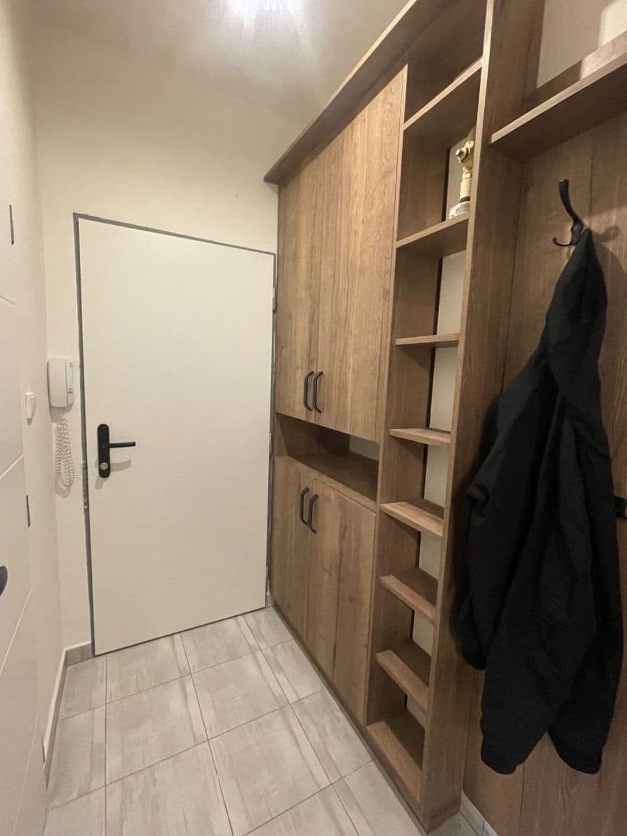 Pronájem bytu 1+kk 29 m², nám. Mládežníků, Kralupy nad Vltavou, Středočeský kraj Pronájem bytu 1+kk 29 m², nám. Mládežníků, Kralupy nad Vltavou, Středočeský kraj