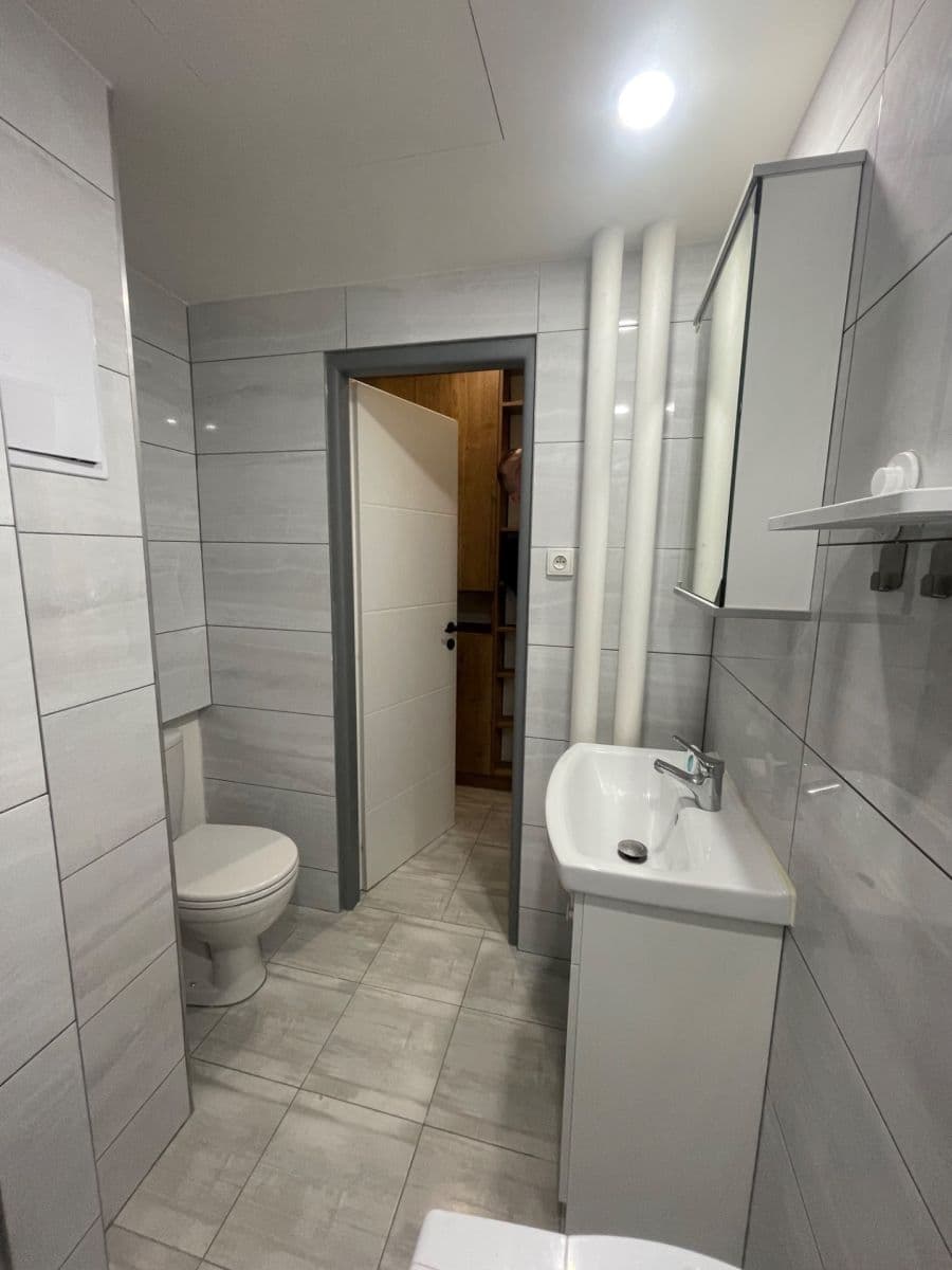 Pronájem bytu 1+kk 29 m², nám. Mládežníků, Kralupy nad Vltavou, Středočeský kraj Pronájem bytu 1+kk 29 m², nám. Mládežníků, Kralupy nad Vltavou, Středočeský kraj