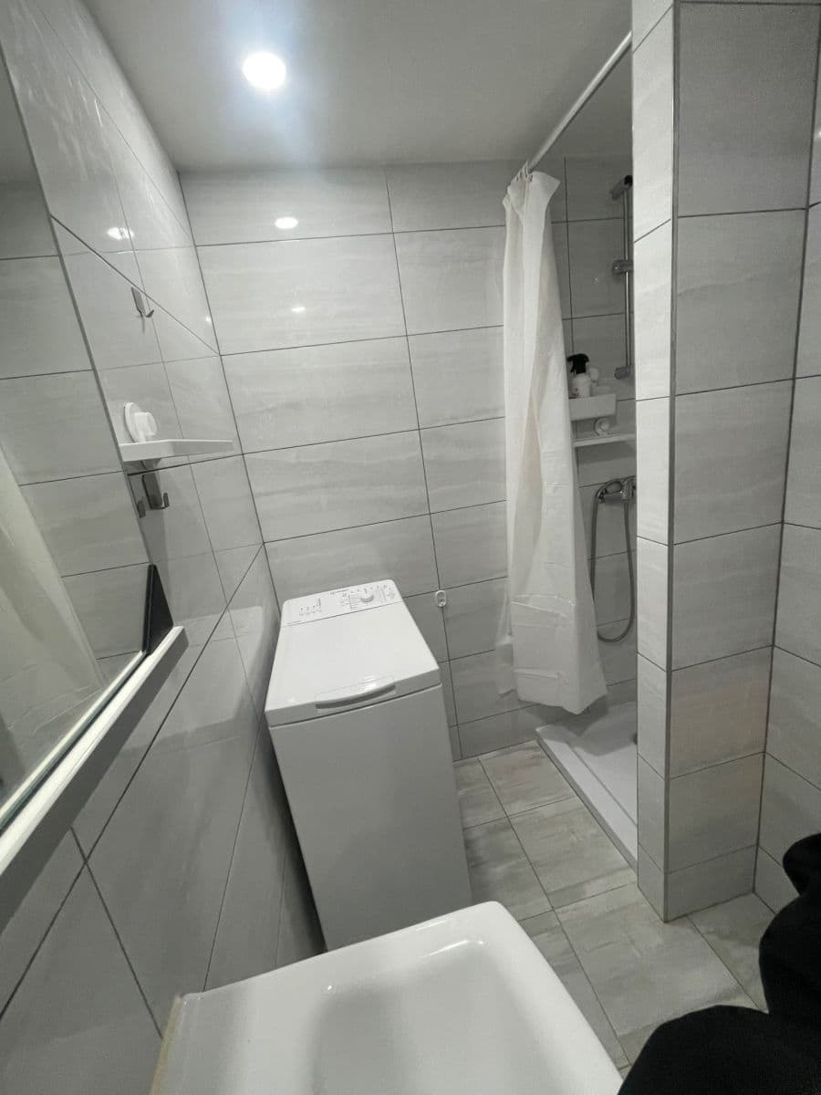 Pronájem bytu 1+kk 29 m², nám. Mládežníků, Kralupy nad Vltavou, Středočeský kraj Pronájem bytu 1+kk 29 m², nám. Mládežníků, Kralupy nad Vltavou, Středočeský kraj