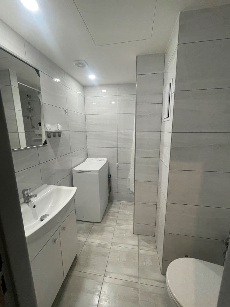 Pronájem bytu 1+kk 29 m², nám. Mládežníků, Kralupy nad Vltavou, Středočeský kraj Pronájem bytu 1+kk 29 m², nám. Mládežníků, Kralupy nad Vltavou, Středočeský kraj
