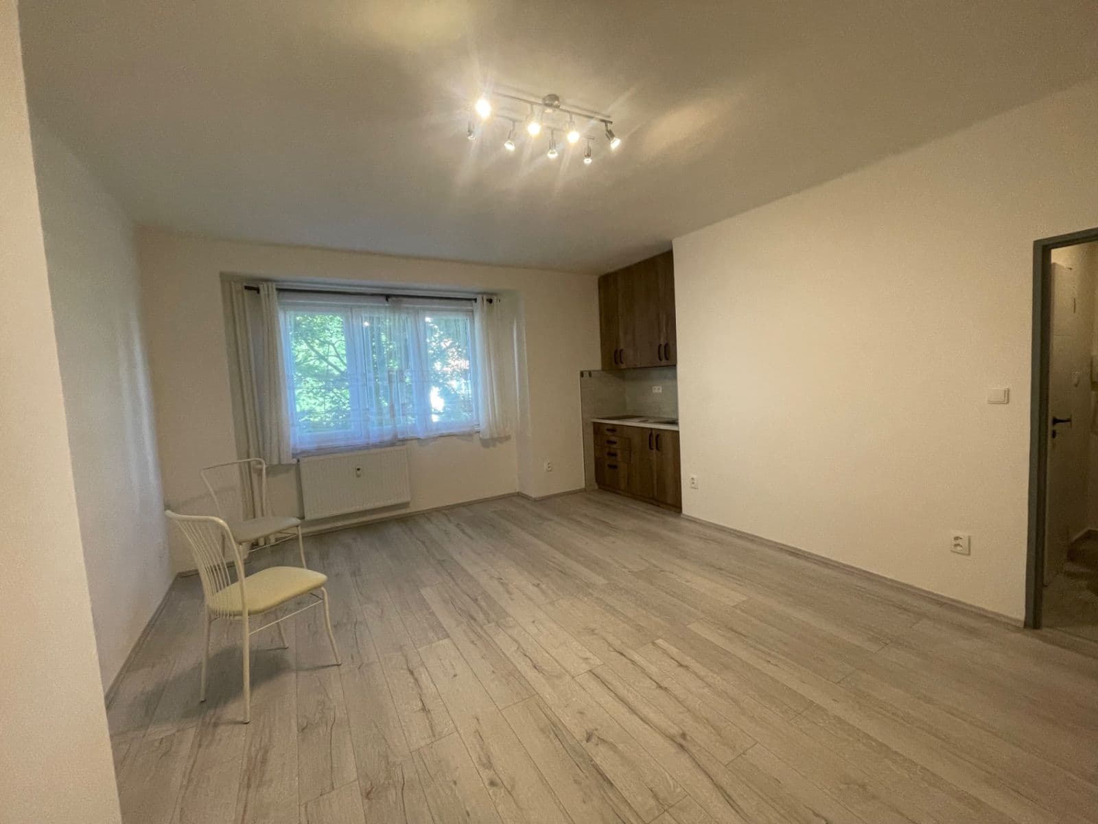 Pronájem bytu 1+kk 29 m², nám. Mládežníků, Kralupy nad Vltavou, Středočeský kraj Pronájem bytu 1+kk 29 m², nám. Mládežníků, Kralupy nad Vltavou, Středočeský kraj