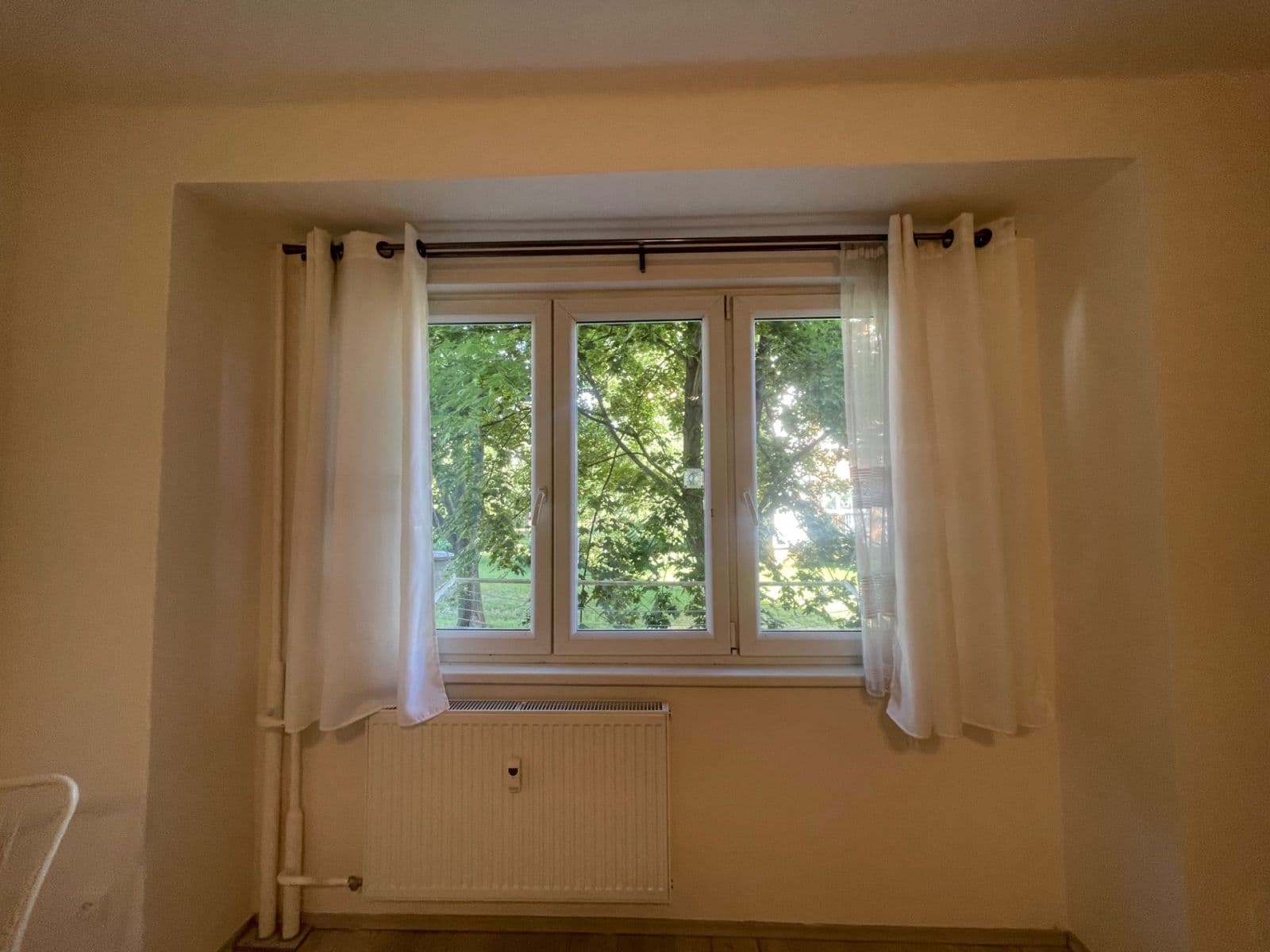 Pronájem bytu 1+kk 29 m², nám. Mládežníků, Kralupy nad Vltavou, Středočeský kraj Pronájem bytu 1+kk 29 m², nám. Mládežníků, Kralupy nad Vltavou, Středočeský kraj