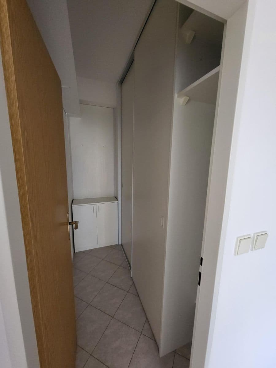 Pronájem bytu 2+1 63 m², Topolová, Olomouc, Olomoucký kraj Pronájem bytu 2+1 63 m², Topolová, Olomouc, Olomoucký kraj