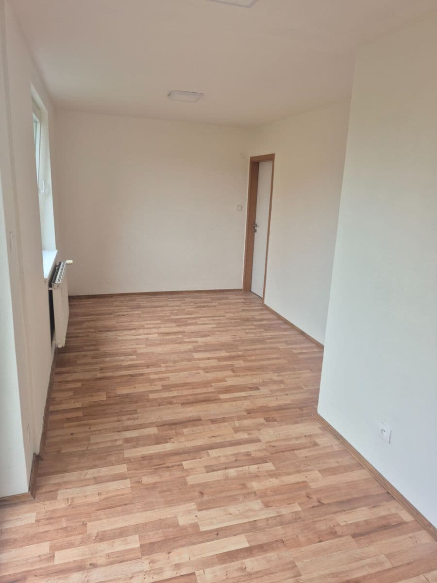 Pronájem bytu 4+1 88 m², Lišická, Praha, Praha Pronájem bytu 4+1 88 m², Lišická, Praha, Praha