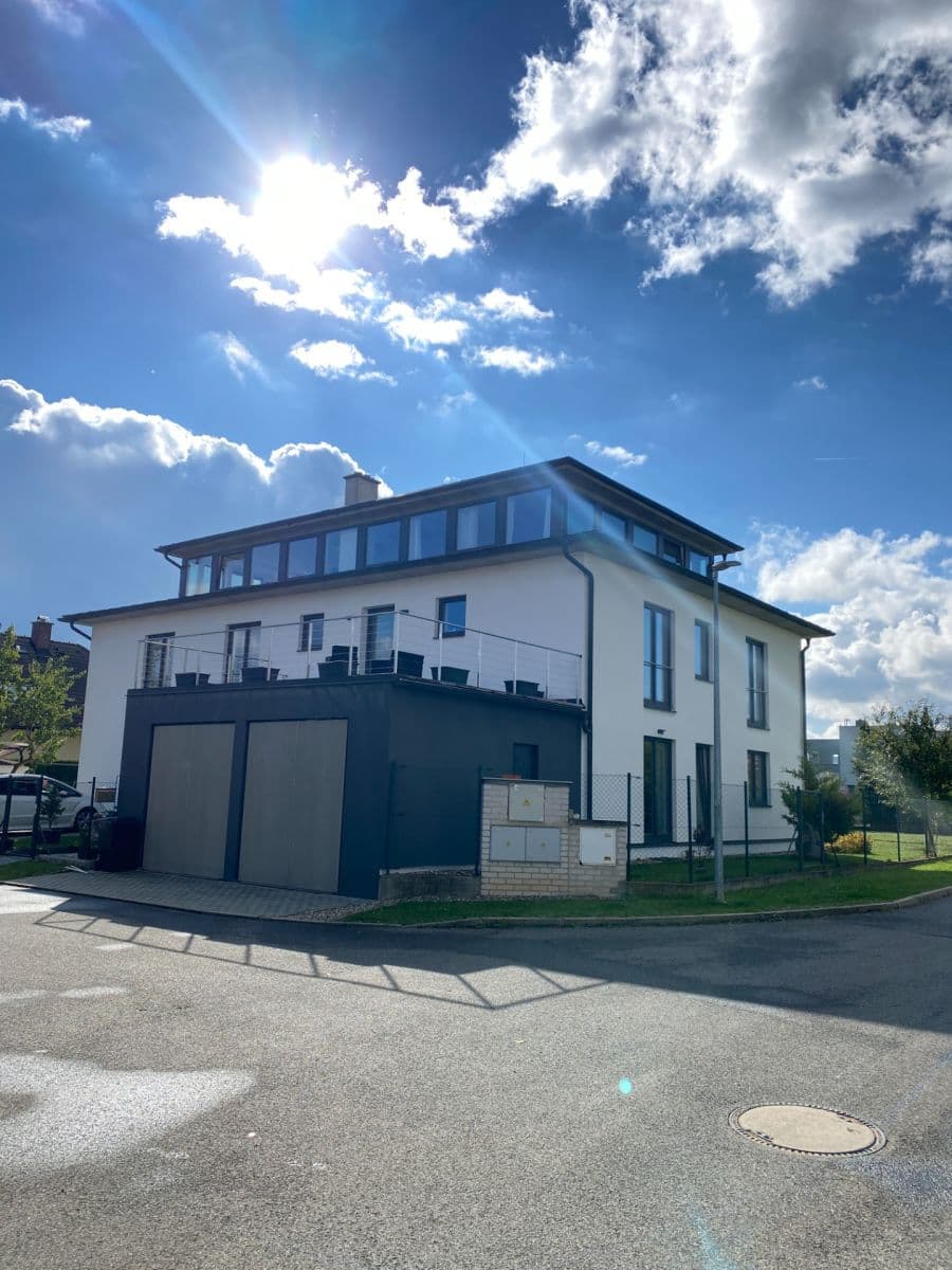 Pronájem bytu 2+1 77 m², Větrná, Černošice, Středočeský kraj Pronájem bytu 2+1 77 m², Větrná, Černošice, Středočeský kraj
