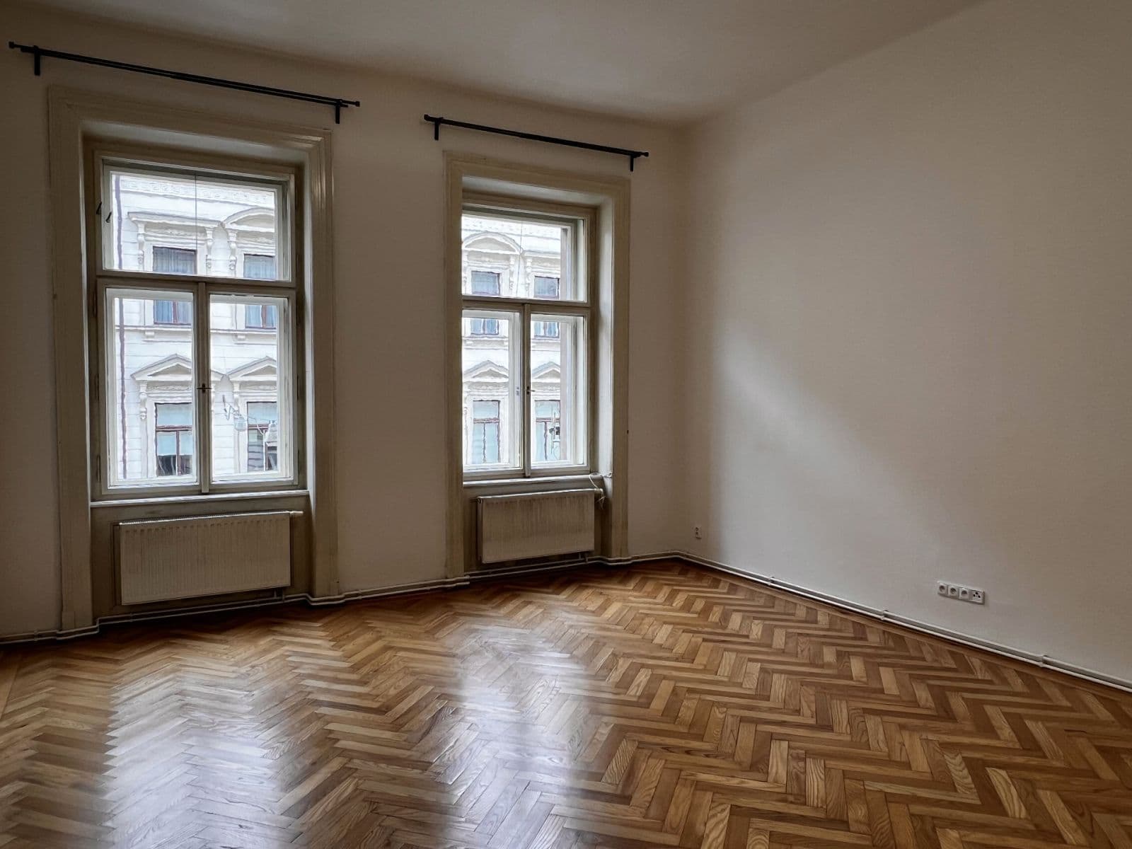 Pronájem bytu 2+1 86 m², Mělnická, Praha, Praha Pronájem bytu 2+1 86 m², Mělnická, Praha, Praha