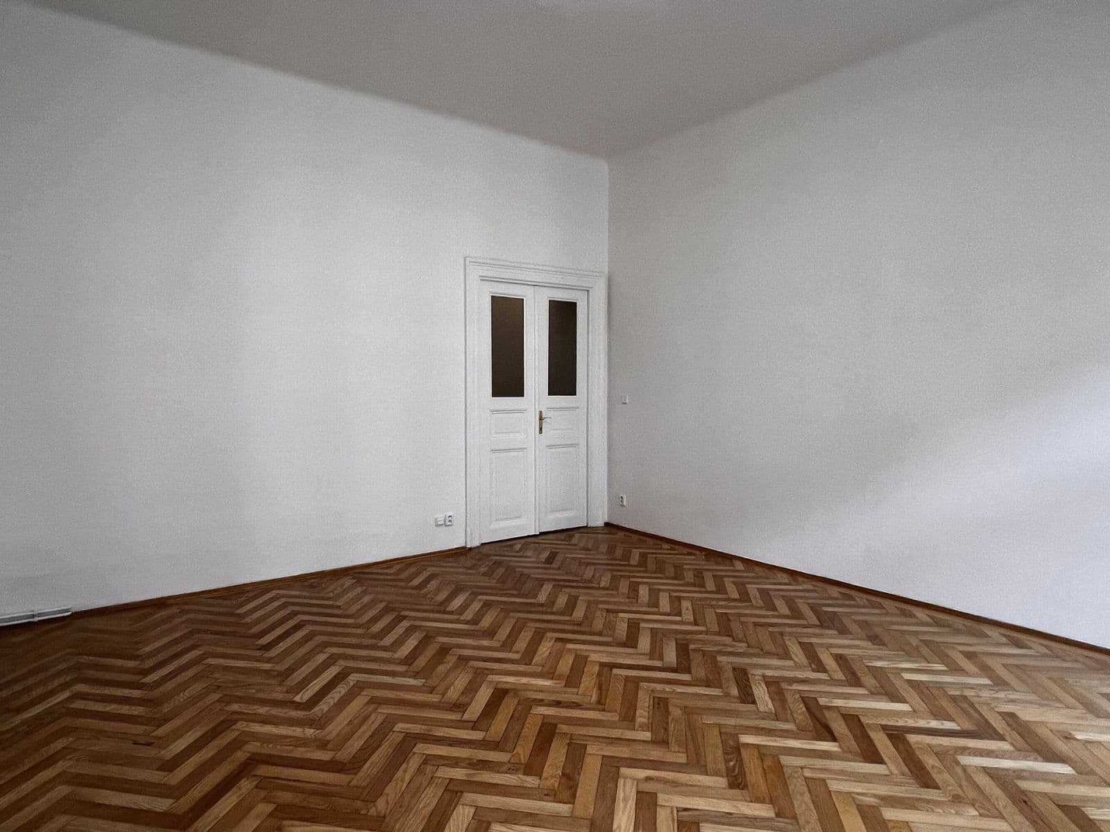 Pronájem bytu 2+1 86 m², Mělnická, Praha, Praha Pronájem bytu 2+1 86 m², Mělnická, Praha, Praha