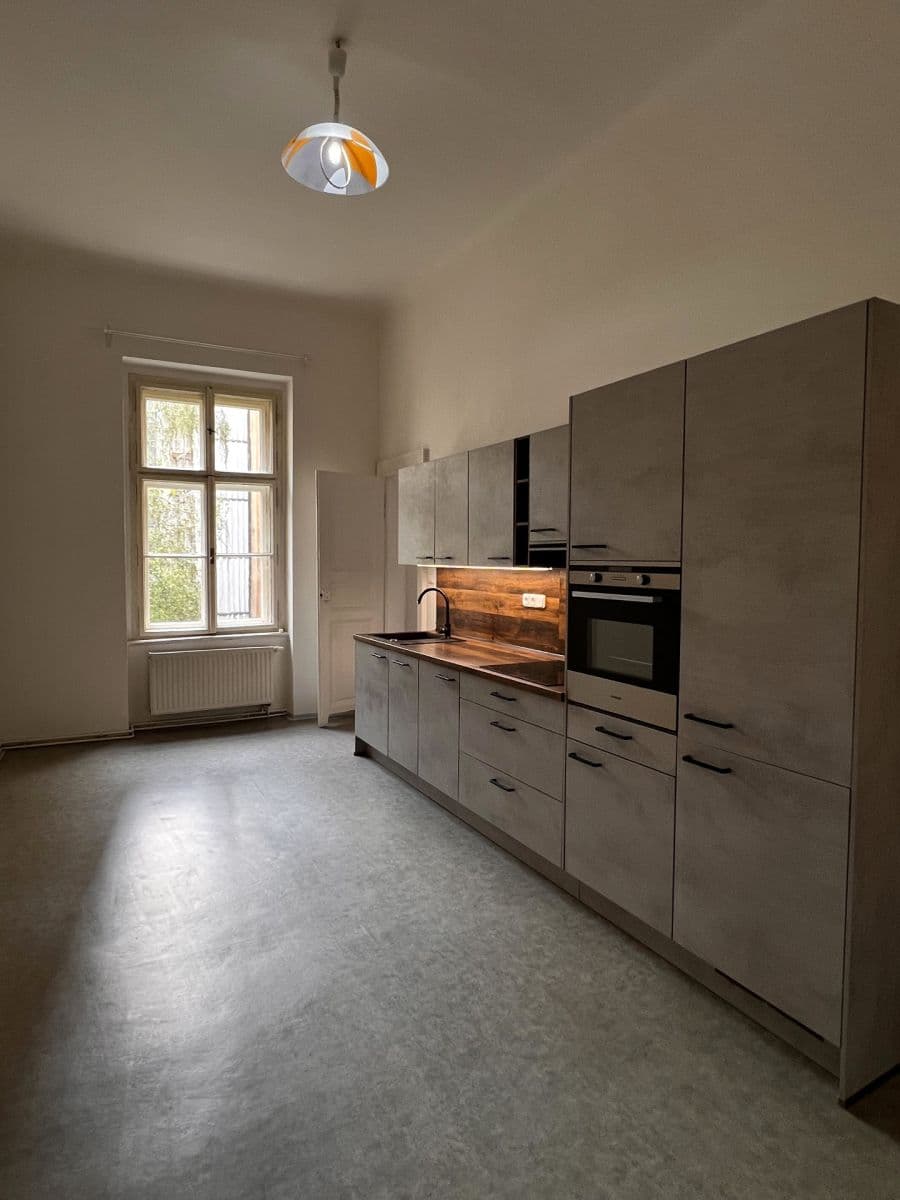 Pronájem bytu 2+1 86 m², Mělnická, Praha, Praha Pronájem bytu 2+1 86 m², Mělnická, Praha, Praha