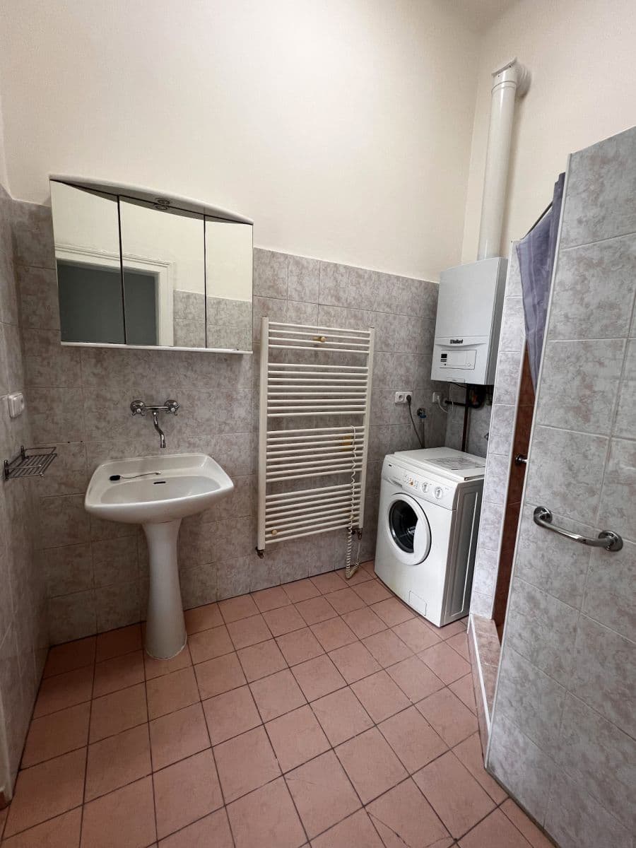 Pronájem bytu 2+1 86 m², Mělnická, Praha, Praha Pronájem bytu 2+1 86 m², Mělnická, Praha, Praha