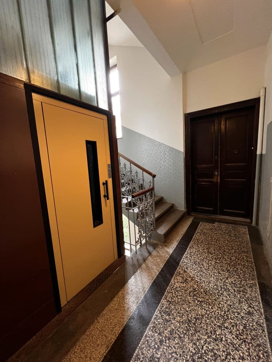 Pronájem bytu 2+1 86 m², Mělnická, Praha, Praha Pronájem bytu 2+1 86 m², Mělnická, Praha, Praha