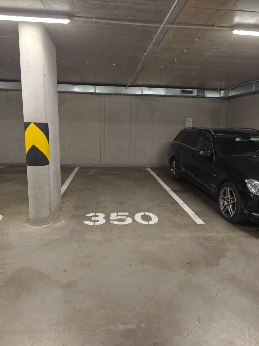 Pronájem garáže 14 m², Ramonova, Praha, Praha Pronájem garáže 14 m², Ramonova, Praha, Praha