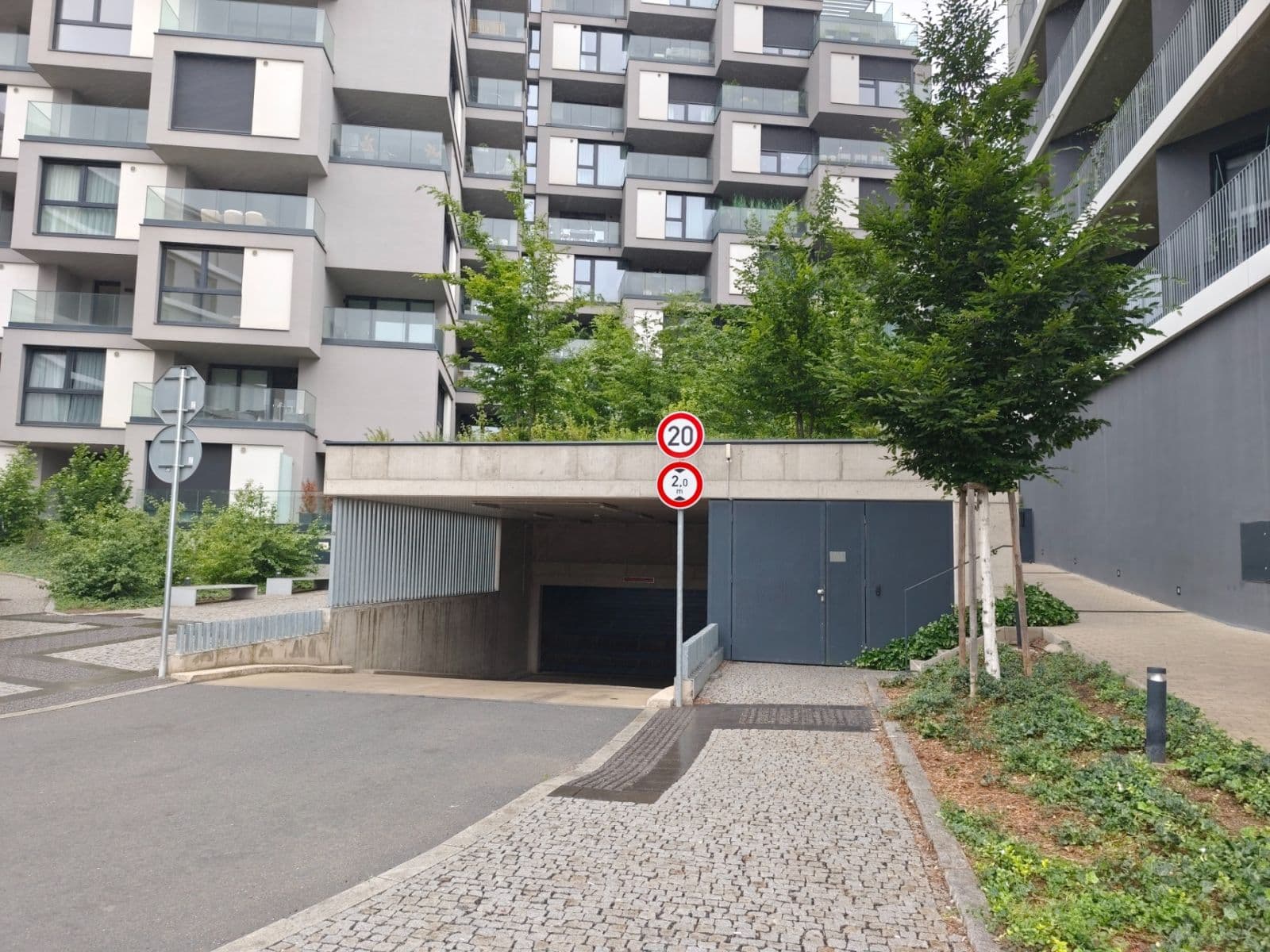Pronájem garáže 14 m², Ramonova, Praha, Praha Pronájem garáže 14 m², Ramonova, Praha, Praha