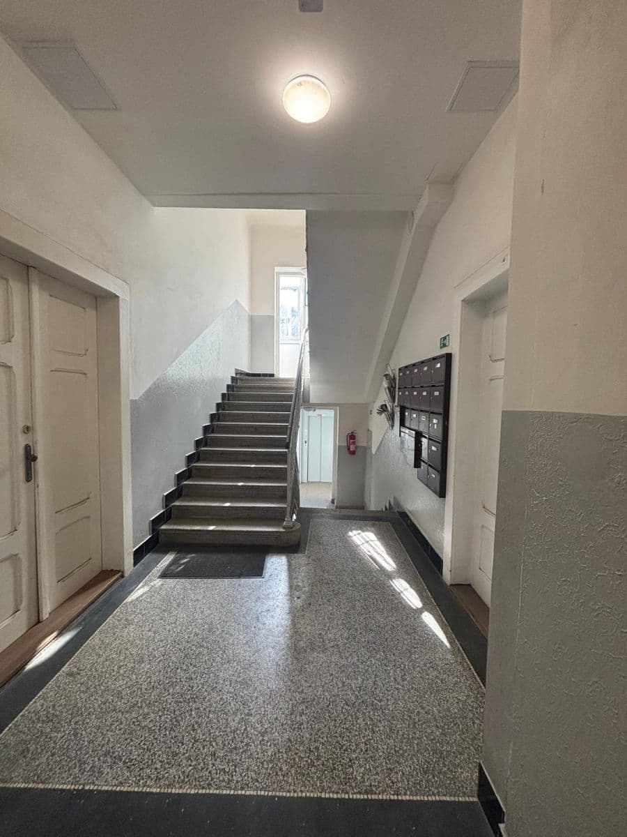 Prodej bytu 1+kk 28 m², Ohradní, Praha, Praha Prodej bytu 1+kk 28 m², Ohradní, Praha, Praha