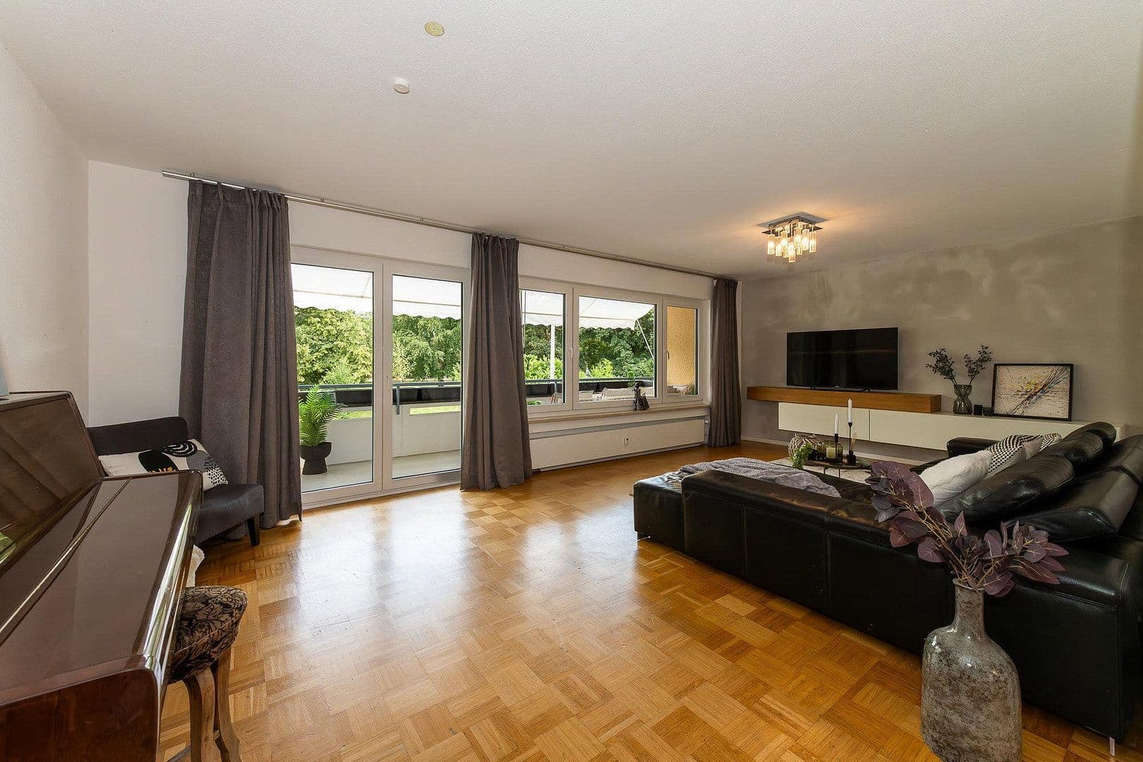 Prodej bytu 4+kk 120 m², Friedensplatz 5, Heilbronn, Bádensko-Württembersko Prodej bytu 4+kk 120 m², Friedensplatz 5, Heilbronn, Bádensko-Württembersko