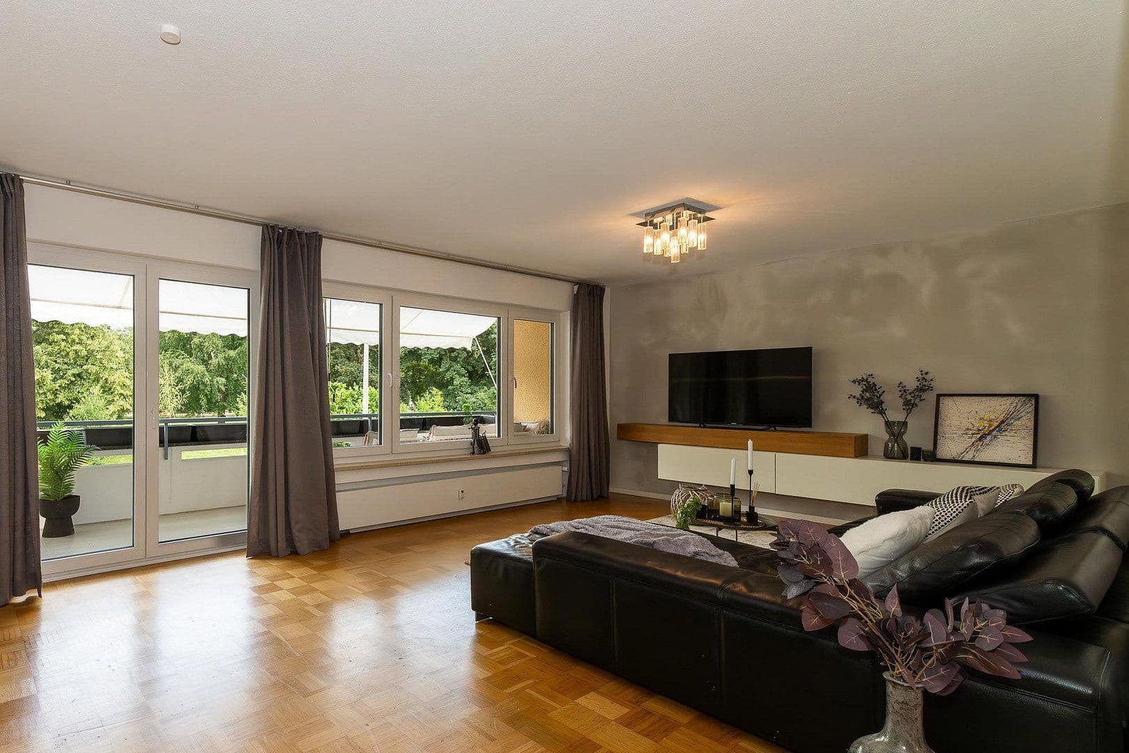 Prodej bytu 4+kk 120 m², Friedensplatz 5, Heilbronn, Bádensko-Württembersko Prodej bytu 4+kk 120 m², Friedensplatz 5, Heilbronn, Bádensko-Württembersko